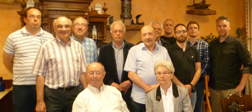 Gruppenbild mit allen anwesenden Mitgliedern bei der Mitgliederversammlung am 12.Mai.2016